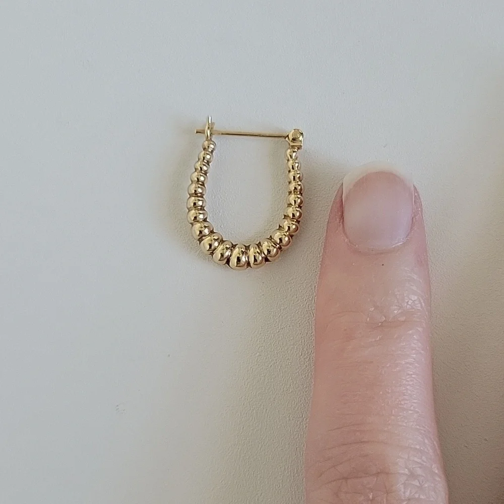 Gold horseshoe hoops - Picture 2 of 3
